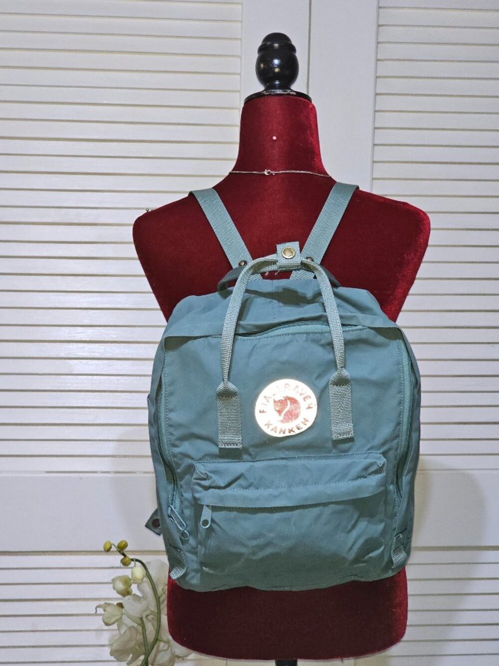 Fjallraven Kanken Unisex Green Vinylon F Classic Backpack Small 2722 - Picture 2 of 13